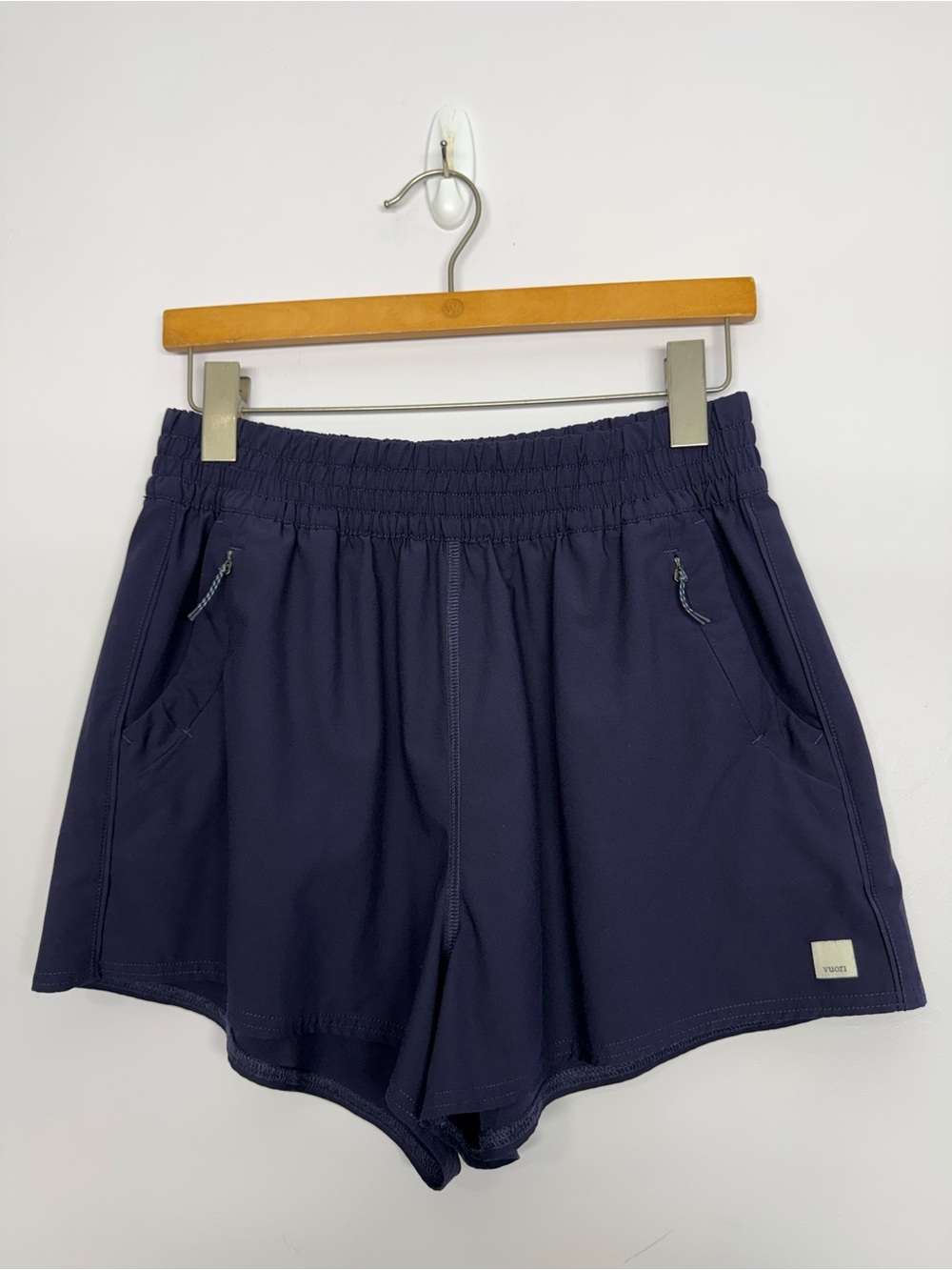 124: Vuori Dash Short Ink? 2.5” Size Medium? 14” Waist